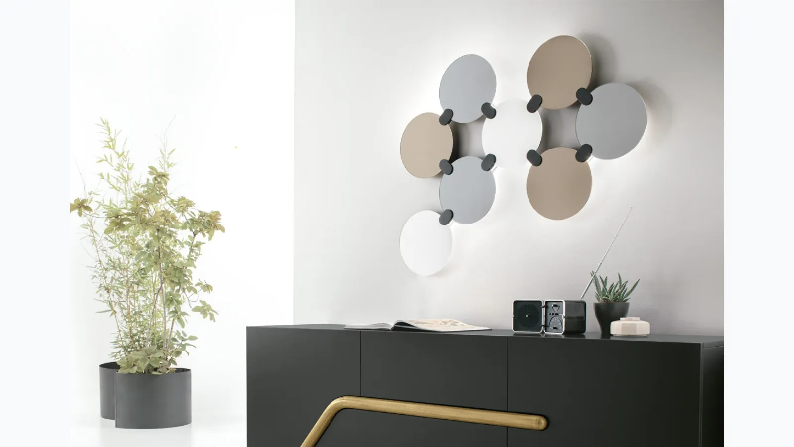 Specchio Atomo composto da 8 specchi con raccordo in metallo di Target Point