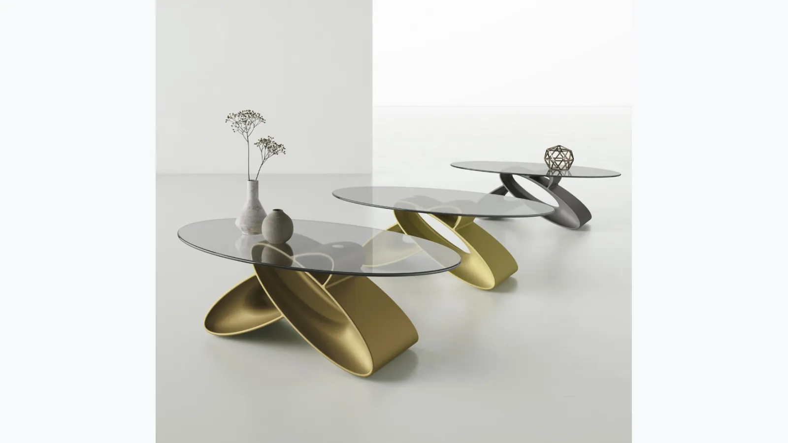 Tavolino ovale Eclipse con piano in vetro e base in poliuretano di Target Point
