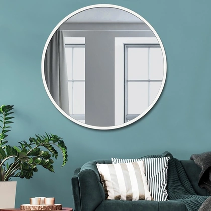 Specchiera Tonda Bianca con cornice in metallo di Pintdecor