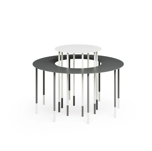 Tavolino Otto in metallo, costituito da due tavolini a doppia altezza, inseriti uno all’interno dell’altro, utilizzabili anche singolarmente di Egoitaliano