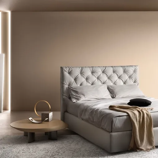 Letto imbottito con testiera lavorazione capitonné Tender di Bside