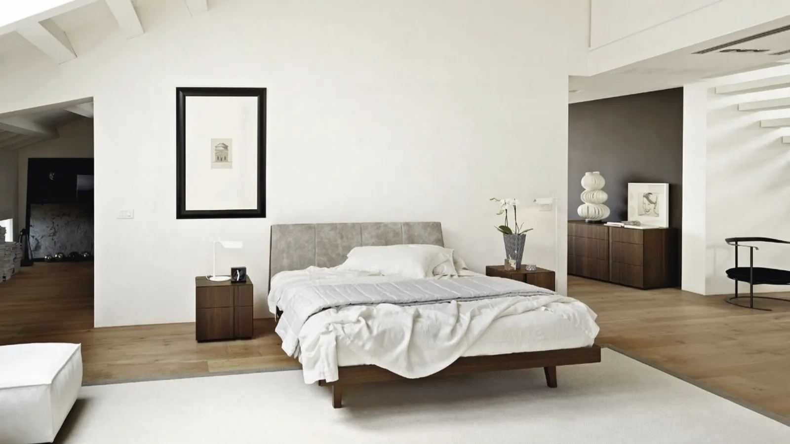 Letto Febo 2|0 con testiera rivestita in pelle di Sangiacomo