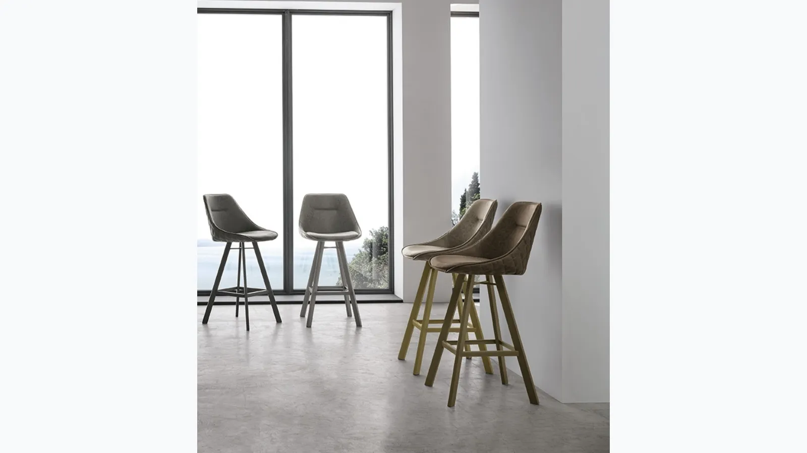 Sgabello Bilbao con seduta in morbido Soft Touch Vintage di Target Point