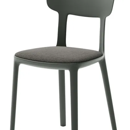 Sedia Canova in polipropilene con seduta in tessuto imbottito di Veneta Cucine
