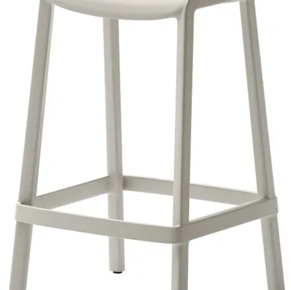 Sgabello Dome in polipropilene di Veneta Cucine