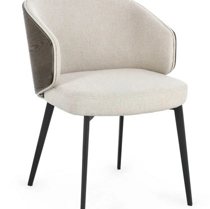 Sedia Kinsley light in tessuto imbottito e frassino di Bizzotto