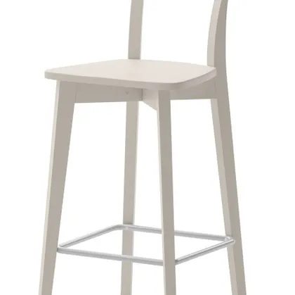 Sgabello Maya in faggio laccato di Veneta Cucine