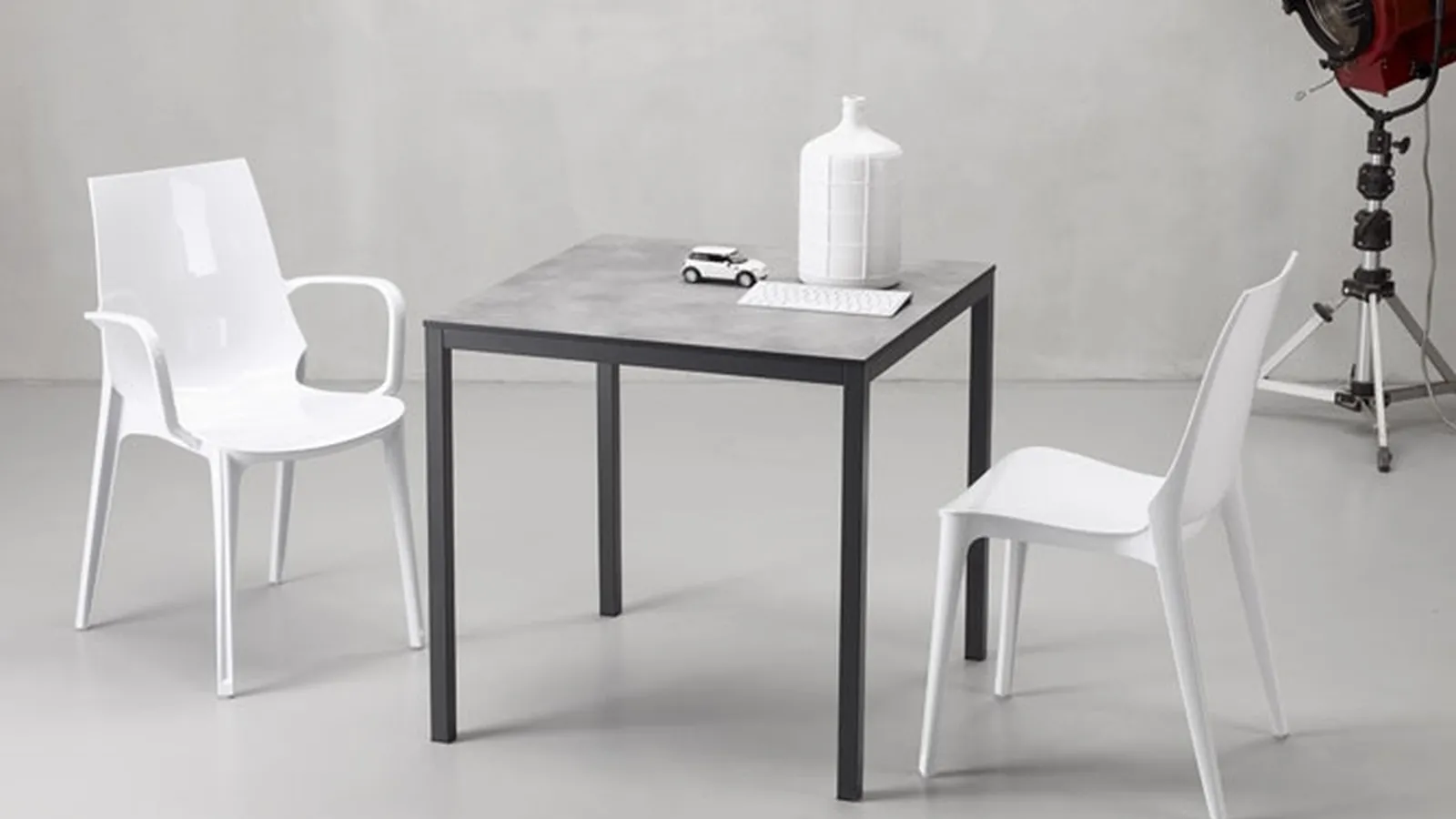 Sedia impilabile con o senza braccioli Vanity di Scab Design