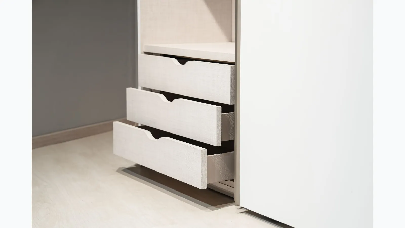 Camera con armadio four