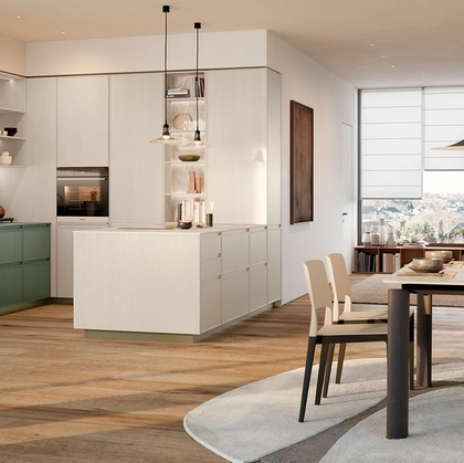 Cucina Moderna con penisola Sakura 07 in Frassino laccato opaco Verde e Frassino laccato Crema di Veneta Cucine