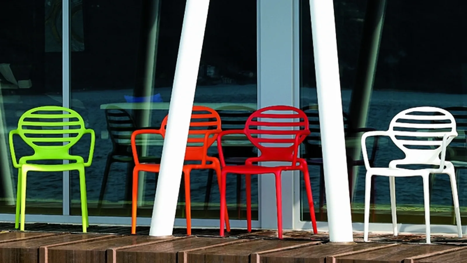 Sedia da giardino in polipropilene rinforzato Cokka di Scab Design