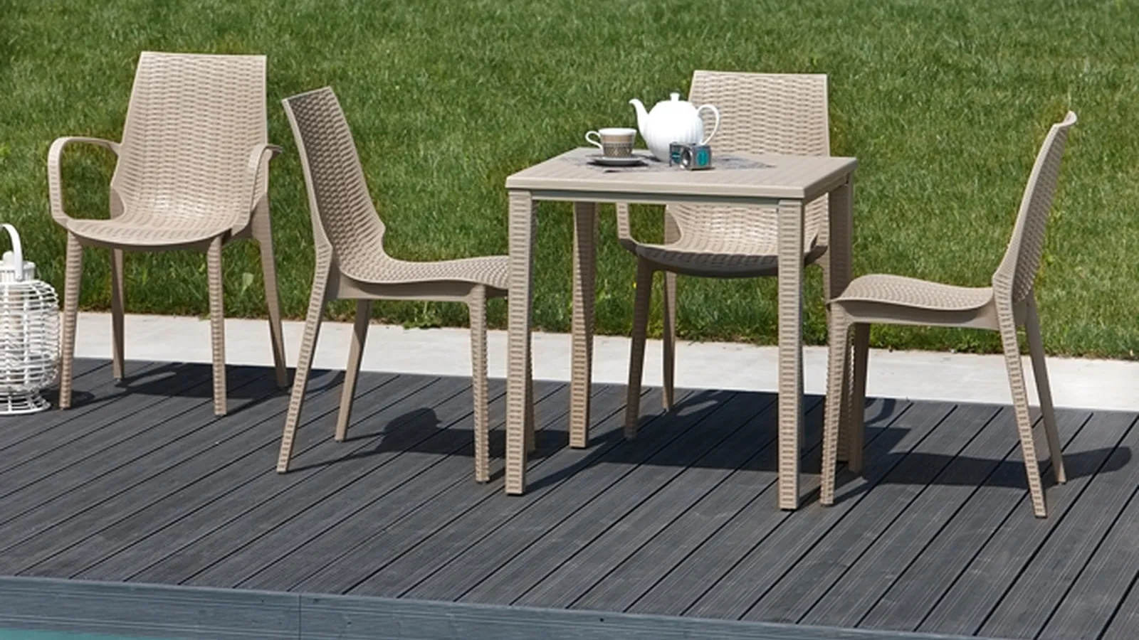 Sedia da giardino impilabile con o senza braccioli Lucrezia di Scab Design