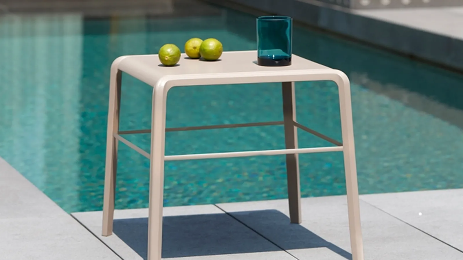 Tavolino da giardino in plastica Side Table Vela di Scab Design