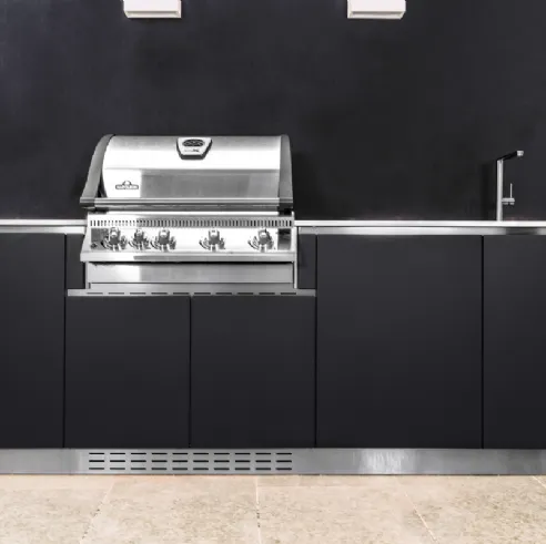 Cucina da esterno Via Nolfi in acciaio inox laccato nero di OF Outdoor kitchens